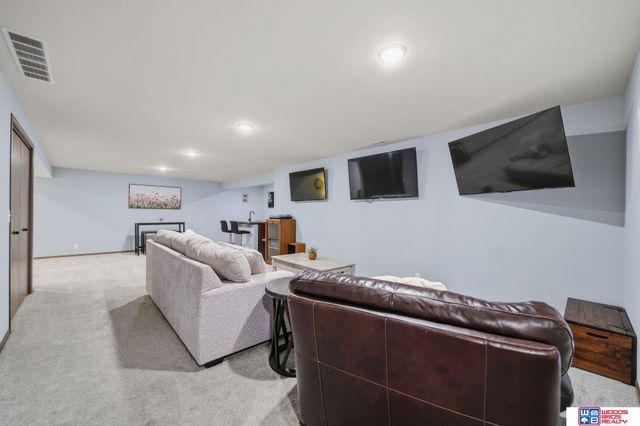 8901 Kinzie Street, Lincoln, NE 68507