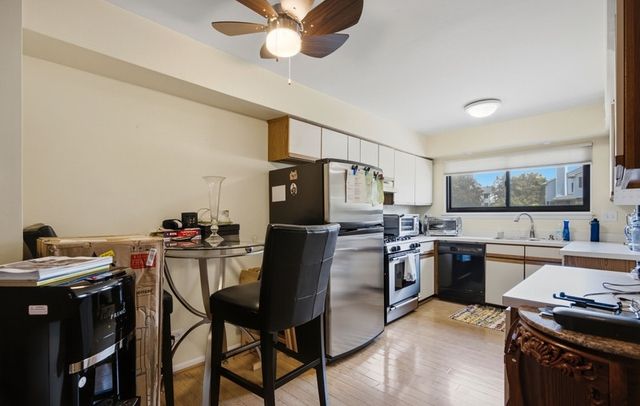 8037 Wildwood Lane, Darien, IL 60561