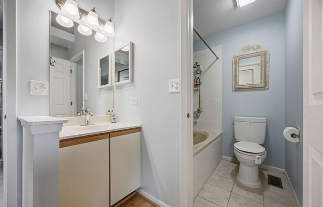 8037 Wildwood Lane, Darien, IL 60561