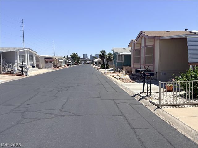5107 Royal Avenue 235, Las Vegas, NV 89103