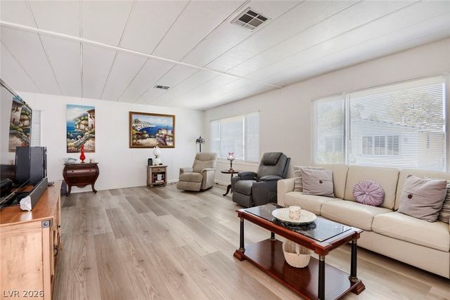 5107 Royal Avenue 235, Las Vegas, NV 89103