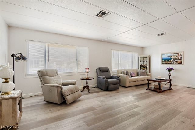 5107 Royal Avenue 235, Las Vegas, NV 89103