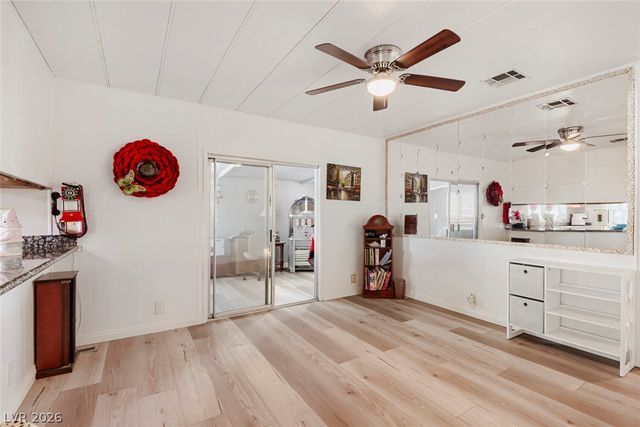 5107 Royal Avenue 235, Las Vegas, NV 89103