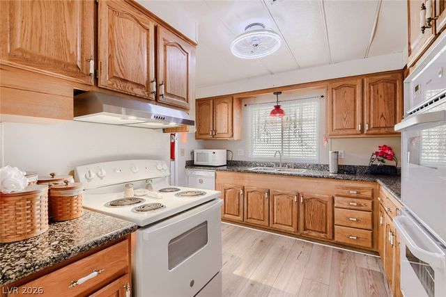 5107 Royal Avenue 235, Las Vegas, NV 89103