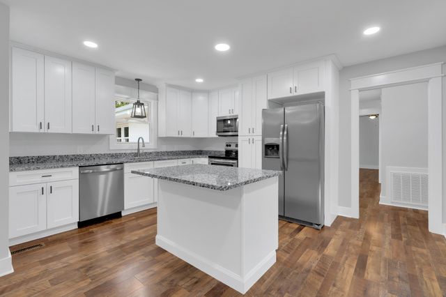 407 Dow Dr, Shelbyville, TN 37160
