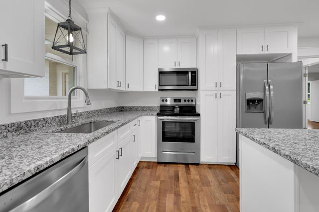 407 Dow Dr, Shelbyville, TN 37160