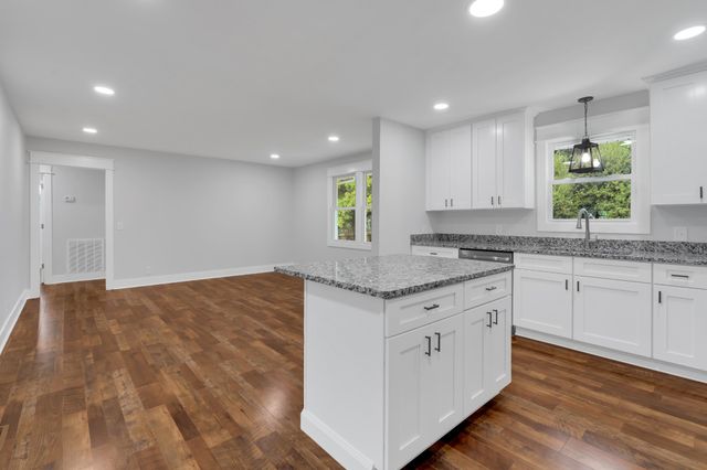407 Dow Dr, Shelbyville, TN 37160