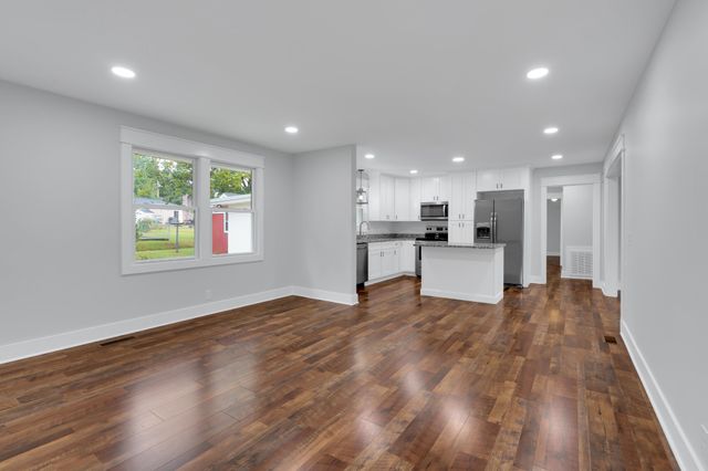 407 Dow Dr, Shelbyville, TN 37160