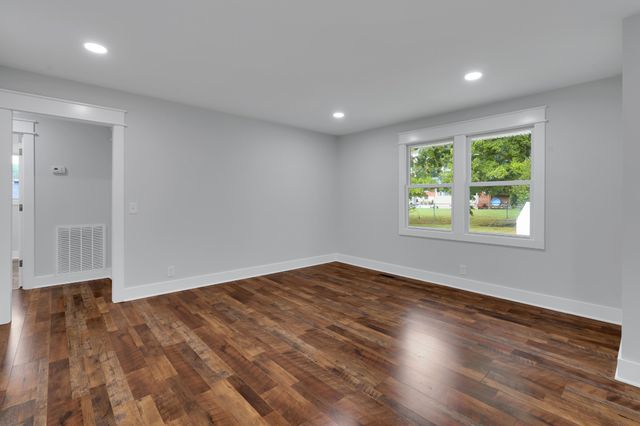 407 Dow Dr, Shelbyville, TN 37160