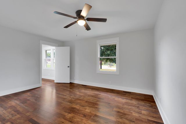 407 Dow Dr, Shelbyville, TN 37160