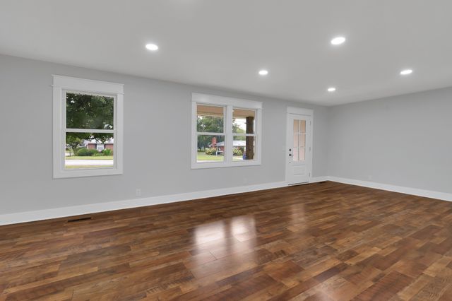 407 Dow Dr, Shelbyville, TN 37160