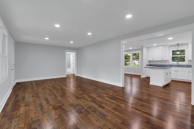 407 Dow Dr, Shelbyville, TN 37160