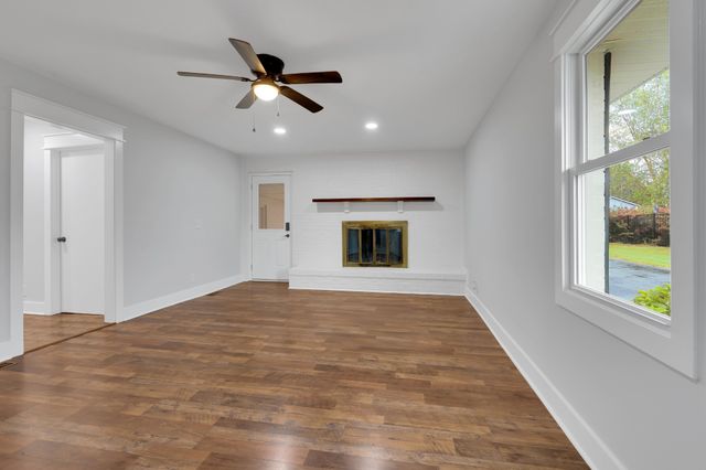 407 Dow Dr, Shelbyville, TN 37160