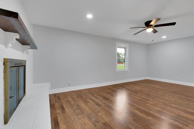 407 Dow Dr, Shelbyville, TN 37160