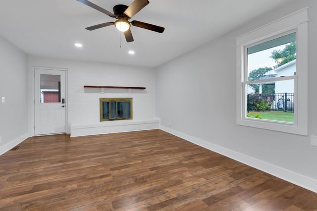 407 Dow Dr, Shelbyville, TN 37160