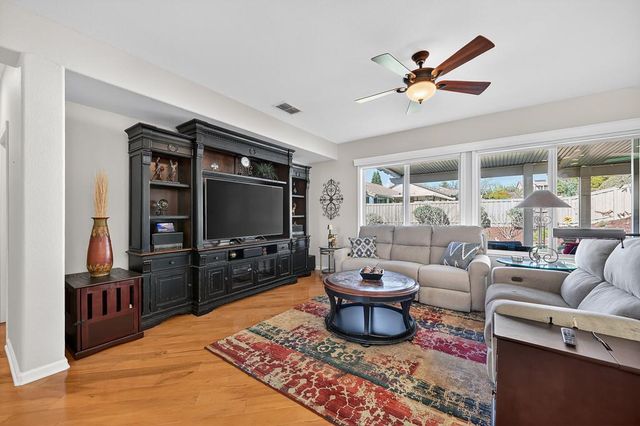 2241 Stepping Stone Ln, Lincoln, CA 95648