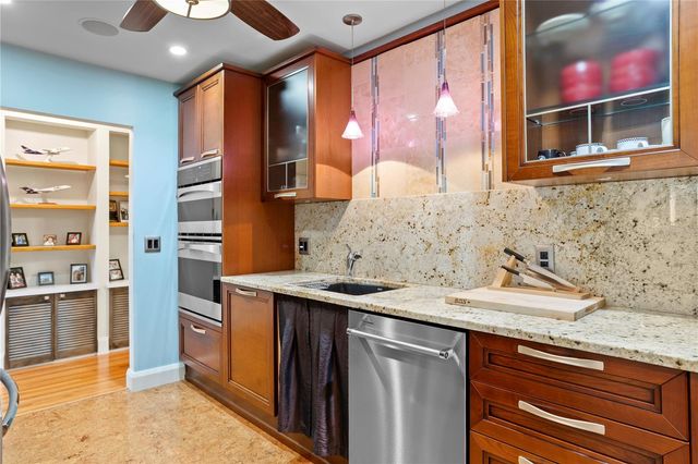 5101 W PLATT STREET, Tampa, FL 33609