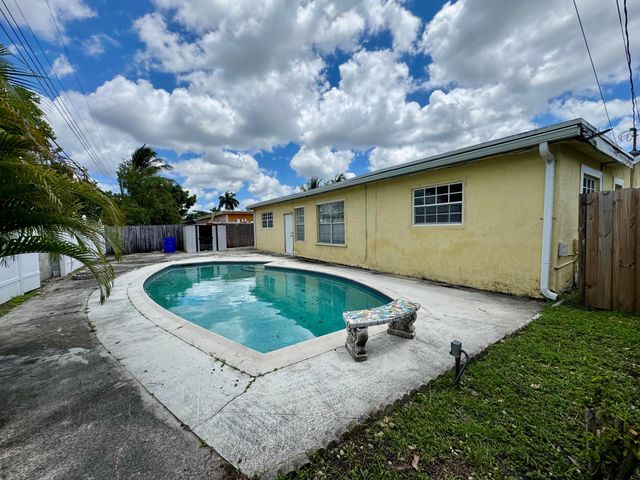 3941 NW 36th Terrace, Lauderdale Lakes, FL 33309