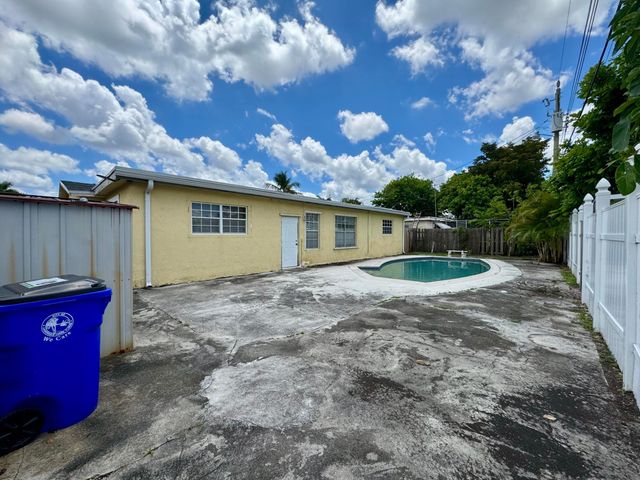3941 NW 36th Terrace, Lauderdale Lakes, FL 33309