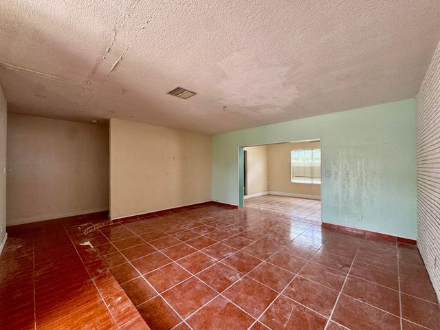 3941 NW 36th Terrace, Lauderdale Lakes, FL 33309