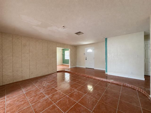 3941 NW 36th Terrace, Lauderdale Lakes, FL 33309