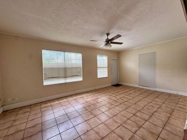 3941 NW 36th Terrace, Lauderdale Lakes, FL 33309