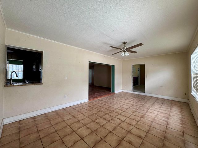 3941 NW 36th Terrace, Lauderdale Lakes, FL 33309
