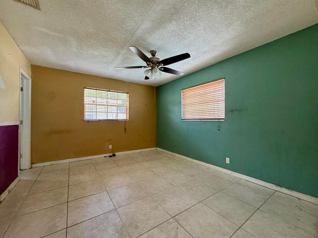 3941 NW 36th Terrace, Lauderdale Lakes, FL 33309