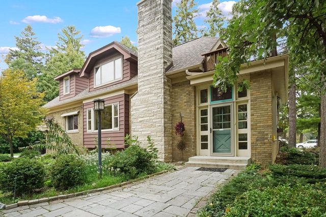 8221 N Cedarburg ROAD, Brown Deer, WI 53209