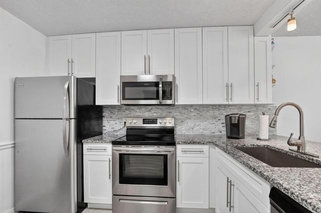 9110 Fairbanks Lane 5, Boca Raton, FL 33496
