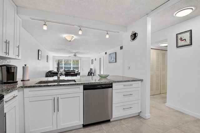 9110 Fairbanks Lane 5, Boca Raton, FL 33496