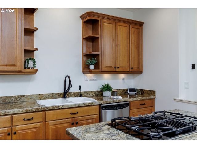2303 Nw STIMPSON Ln, Portland, OR 97229