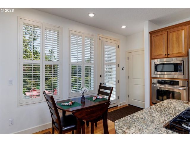 2303 Nw STIMPSON Ln, Portland, OR 97229