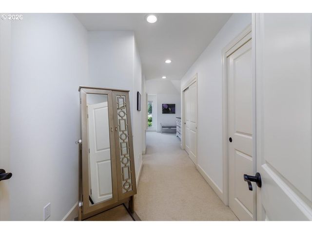 2303 Nw STIMPSON Ln, Portland, OR 97229