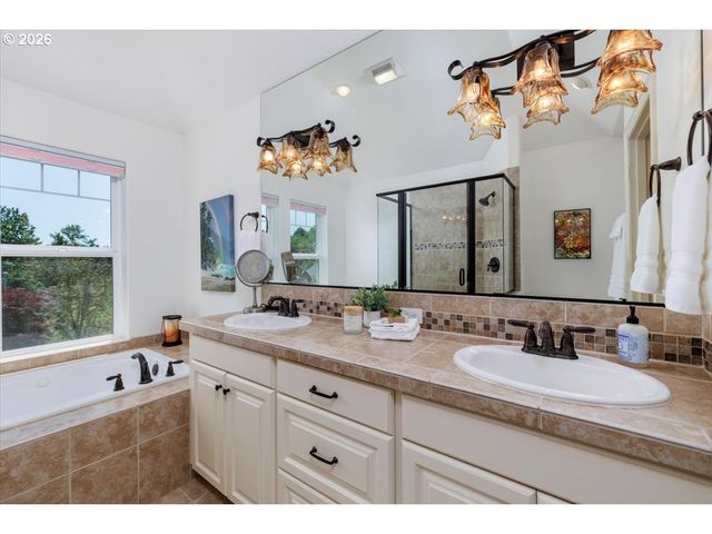2303 Nw STIMPSON Ln, Portland, OR 97229