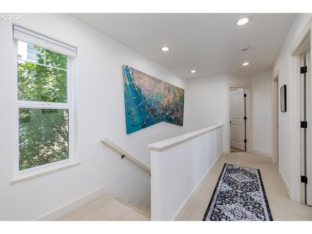 2303 Nw STIMPSON Ln, Portland, OR 97229
