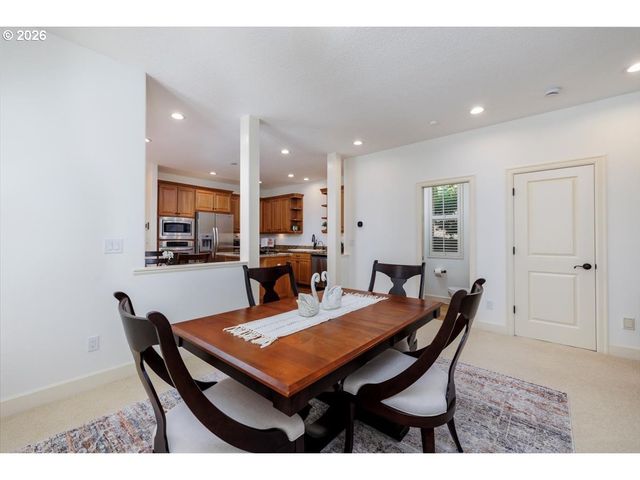 2303 Nw STIMPSON Ln, Portland, OR 97229