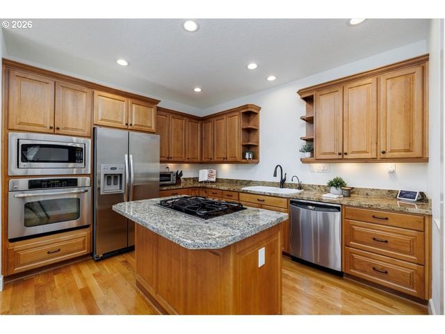 2303 Nw STIMPSON Ln, Portland, OR 97229