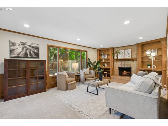 5253 TIMBERGROVE St, Lake Oswego, OR 97035