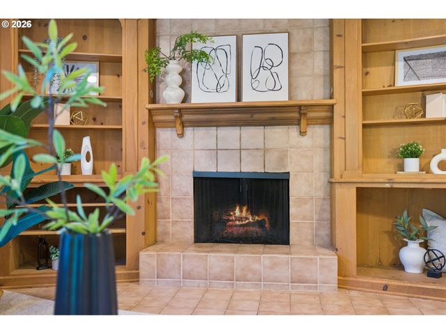 5253 TIMBERGROVE St, Lake Oswego, OR 97035