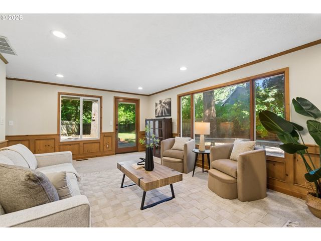 5253 TIMBERGROVE St, Lake Oswego, OR 97035