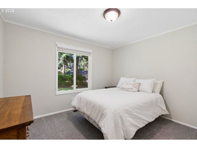 5253 TIMBERGROVE St, Lake Oswego, OR 97035