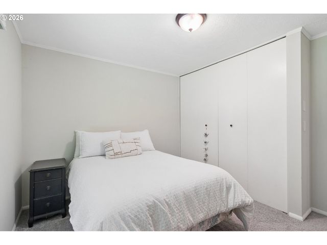 5253 TIMBERGROVE St, Lake Oswego, OR 97035