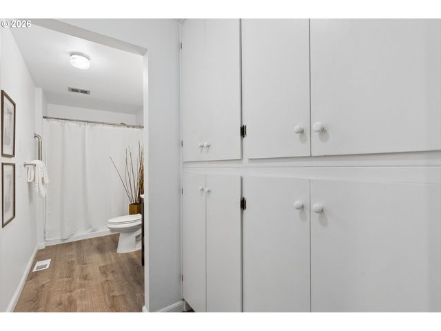 5253 TIMBERGROVE St, Lake Oswego, OR 97035