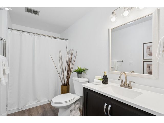 5253 TIMBERGROVE St, Lake Oswego, OR 97035