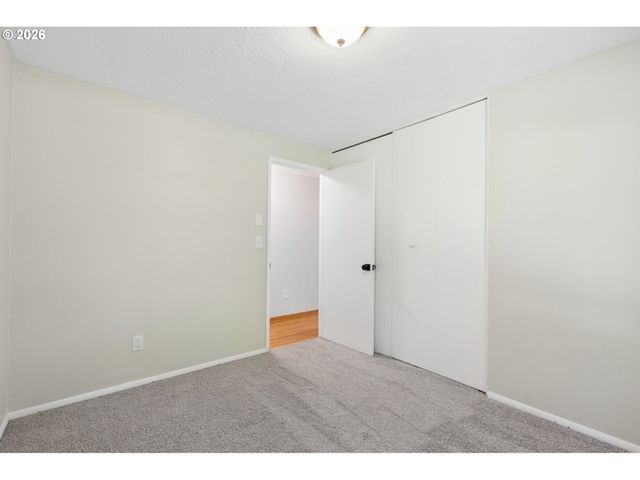 5253 TIMBERGROVE St, Lake Oswego, OR 97035