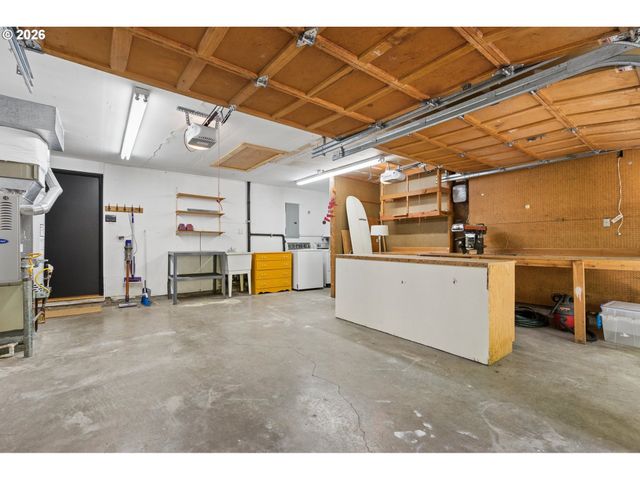 5253 TIMBERGROVE St, Lake Oswego, OR 97035