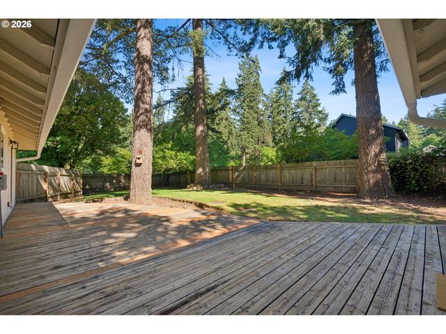 5253 TIMBERGROVE St, Lake Oswego, OR 97035
