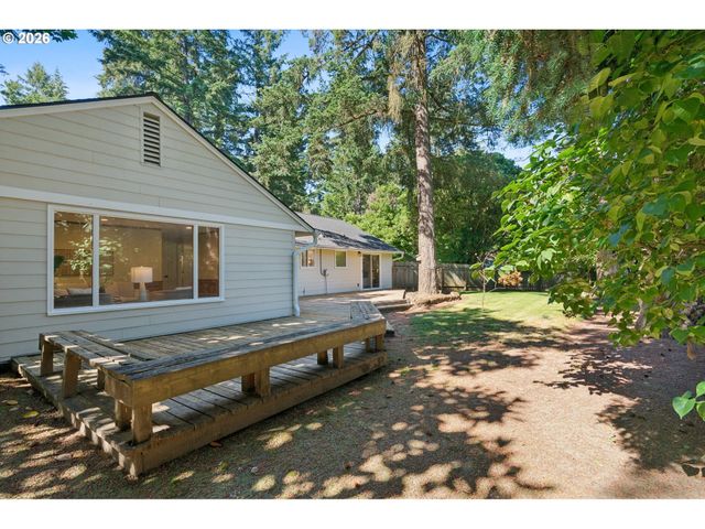 5253 TIMBERGROVE St, Lake Oswego, OR 97035