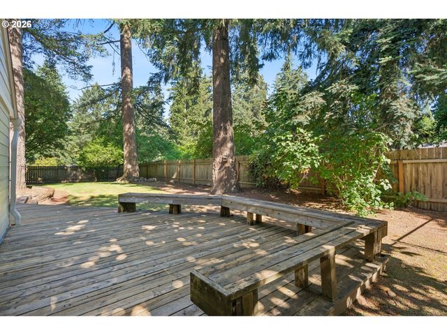 5253 TIMBERGROVE St, Lake Oswego, OR 97035
